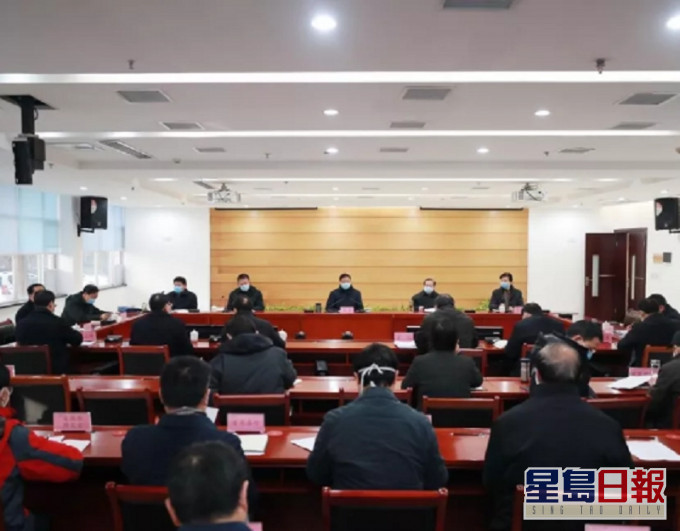 湖北省防疫指挥部昨日会议,重设5工作组改善抗疫不足。网上图片