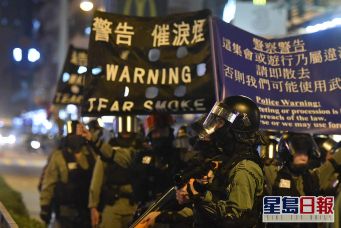 荃灣當日防暴警與示威多次爆發衝突。資料圖片