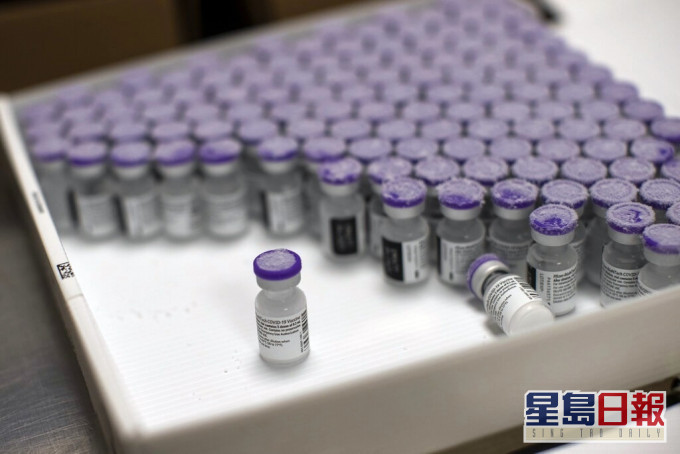 復必泰疫苗包裝出現問題。AP圖片