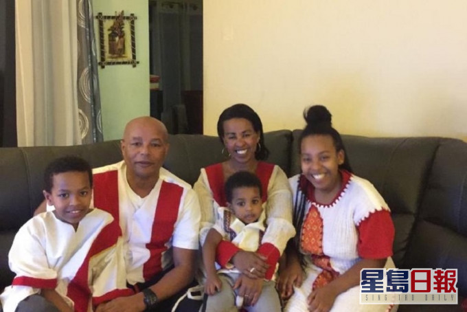 德貝勒遺下4名子女。網上圖片