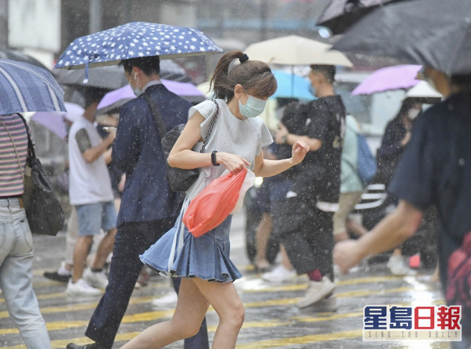 未来数天沿岸有骤雨及雷暴。资料图片
