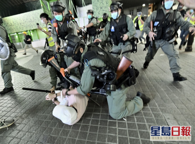 警方昨日在銅鑼灣拘捕多人。資料圖片