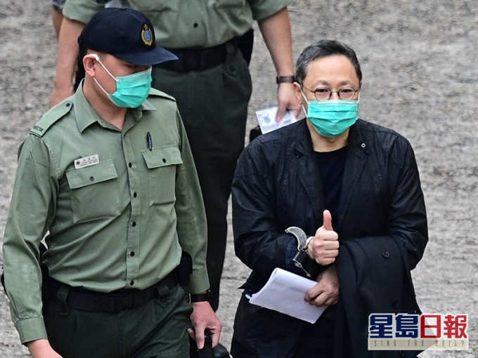 戴耀廷今早甲囚車押至高院 。
