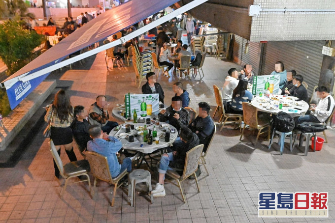 石硤尾大排檔有食客涉違規6人一桌及吸煙。