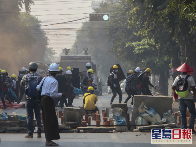 據報緬甸軍警昨日實彈鎮壓示威至少38死。AP圖片
