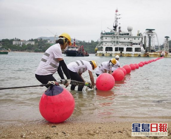 香港至海南首條國際通信海纜香港側成功登陸。網上圖片
