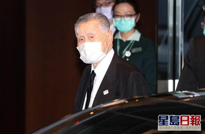 森喜朗自松山機場搭專機離境,返回日本。網上圖片