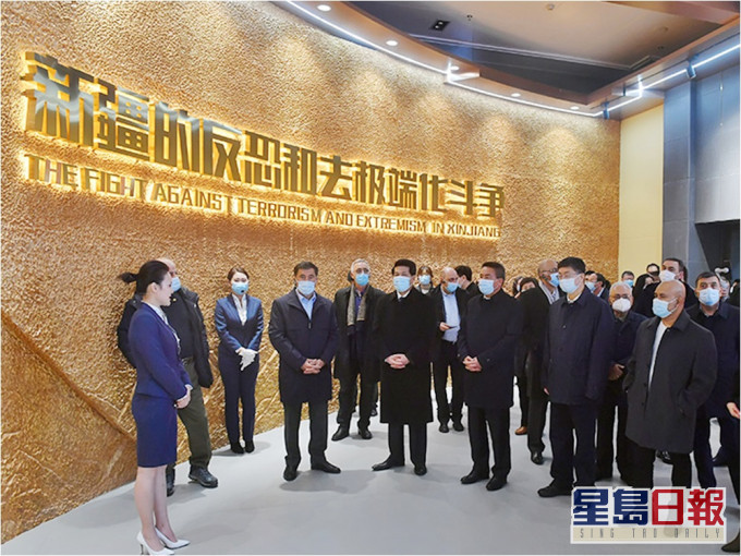 多名外国使节到新疆参观访问。网图