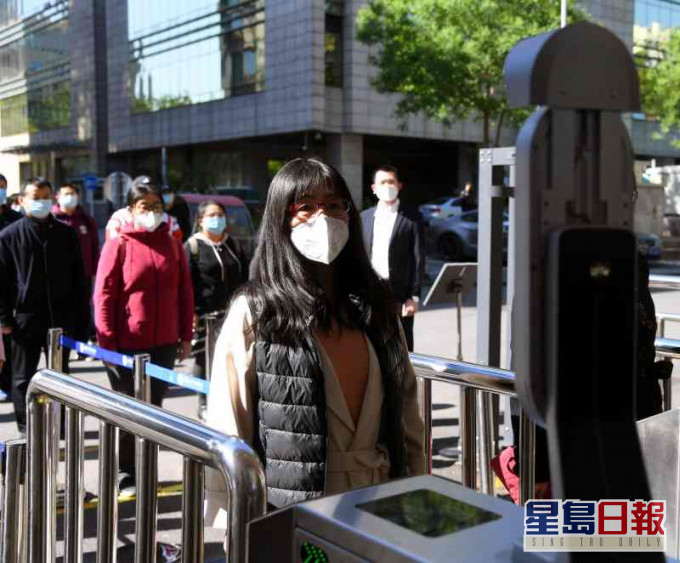 北京通過患流感要戴口罩措施。新華社