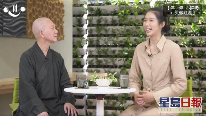 江旻憓(右)与常霖法师举行网上分享会。网络图片