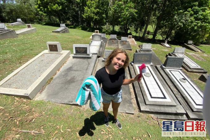 克里曼一周會到墓地兩至3次,用約1個小時清潔墓碑。網圖
