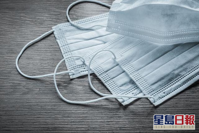 疫情当前,制售问题口罩的行为,最高可判无期徒刑没收全部财产。(网图)