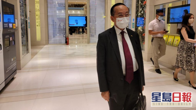 鄭若驊丈夫潘樂陶旗下安樂工程被控告違法。