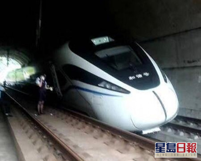 高鐵D1862次動車出軌。網圖