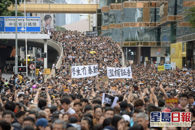 網民號召今晚港島遊行,警方指會迅速果斷執法。資料圖片