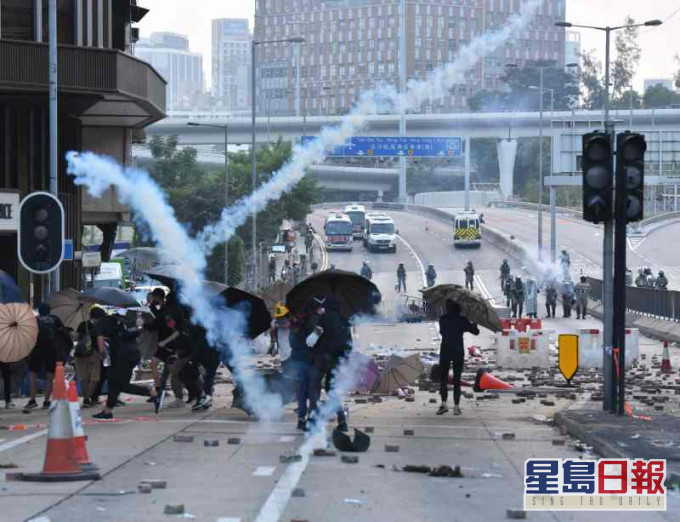 当日大批示威者前往声援警方截查拘捕多人。资料图片