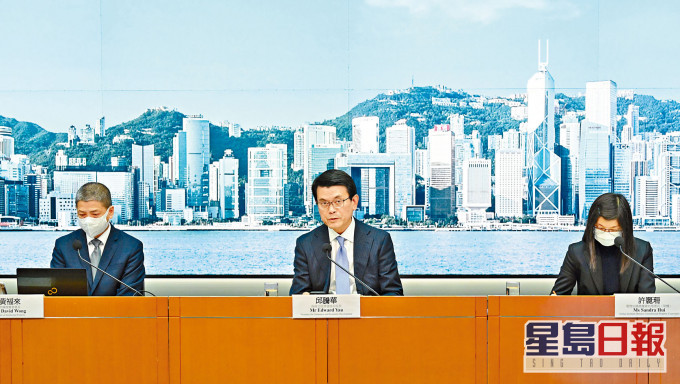 邱騰華(右)稱,《版權條例》立法建議涵蓋五大範疇。