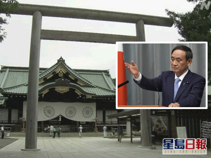 菅義偉向靖國神社獻祭品。AP/NHK