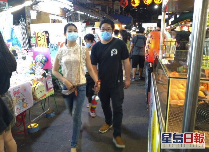 台湾当局要求海外入境人士需要居家检疫14日。AP