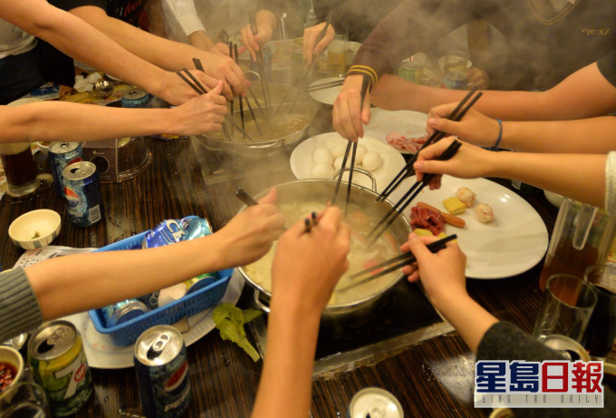 有網民認為事先講清楚上門作客要凑錢是合理,但也有人認為做法寒酸計較。示意圖片
