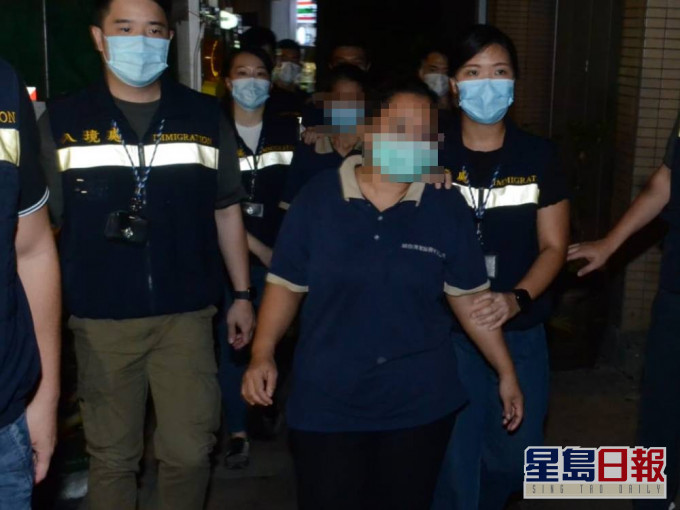行動中,入境處拘捕4名逾期逗留的人士。