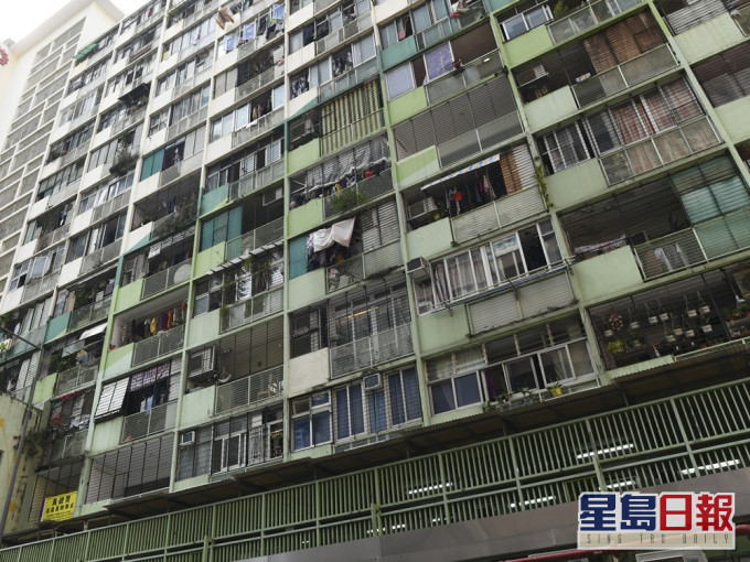 舅父母帶外婆取消租置公屋申請,引外孫不滿。資料圖片