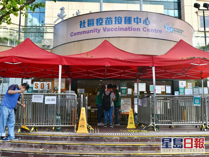 过去24小时共有11宗接种疫苗后送院个案。资料图片