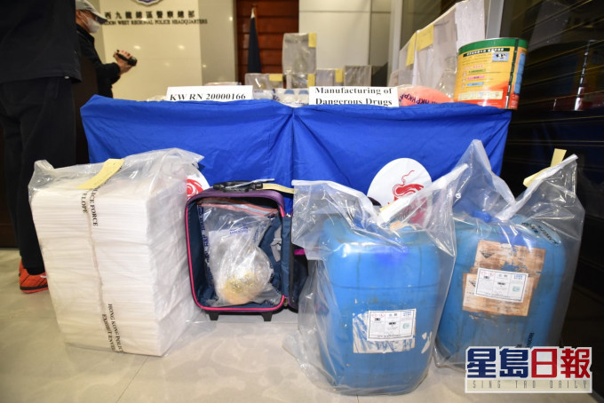 警方搜出大批毒品及制毒工具。