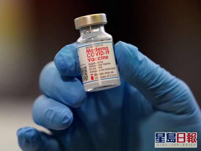 該名工作人員指打完第二劑疫苗後開始頭痛,並需要服食止痛藥止痛。AP圖片