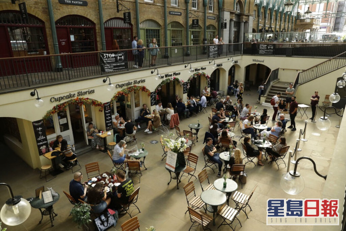 英國不排除第二次實施全國封城。AP圖片