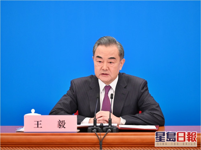 王毅强调中国主权不容侵犯。新华社图片