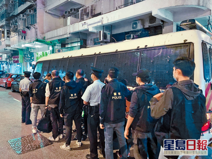 ■警方汝州街「地下竹館」拘捕一批人士。