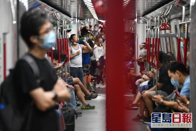 港鐵再度削減班次。