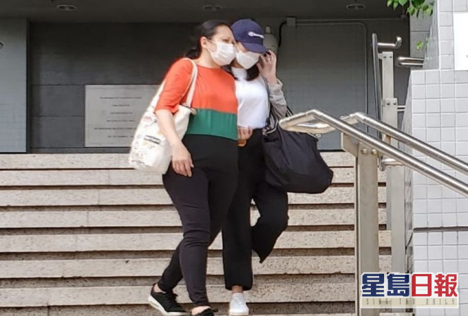 被告區婉泓(右)。資料圖片