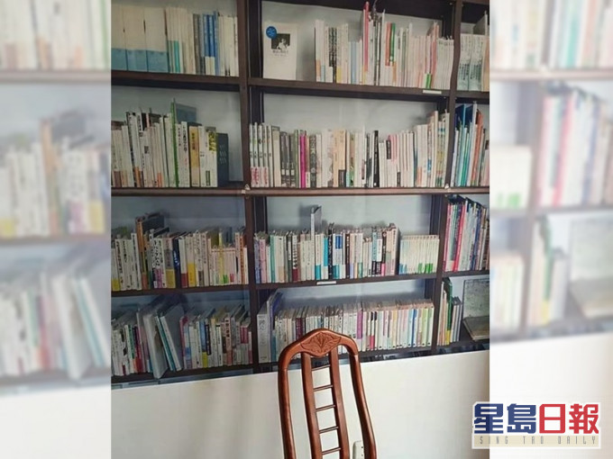 网民自制「书柜」。CUHK Secrets FB