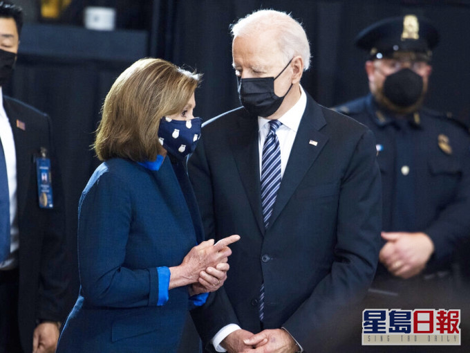 美國眾議院議長佩洛西(左)及美國總統拜登(右)。AP圖片