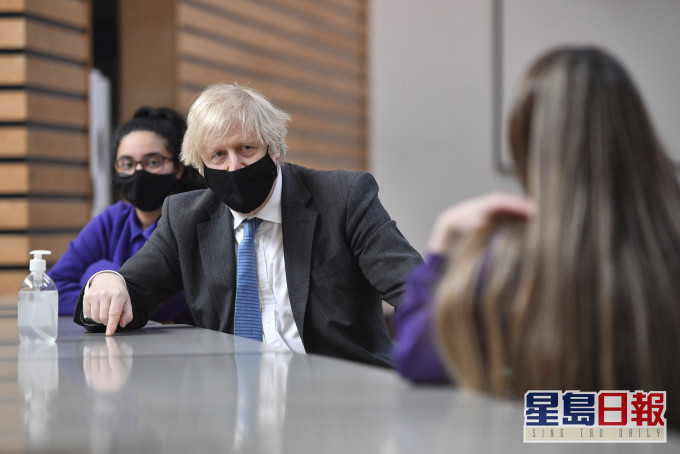 英國首相約翰遜表示可以獨力承辦歐國盃。 AP