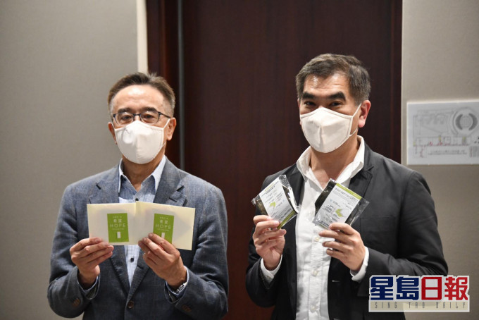 鍾國斌指,這款重用口罩,已獲兩間國際認可的檢測驗證公司,證實口罩經清洗60次後,仍可有效防止四種常見細菌。