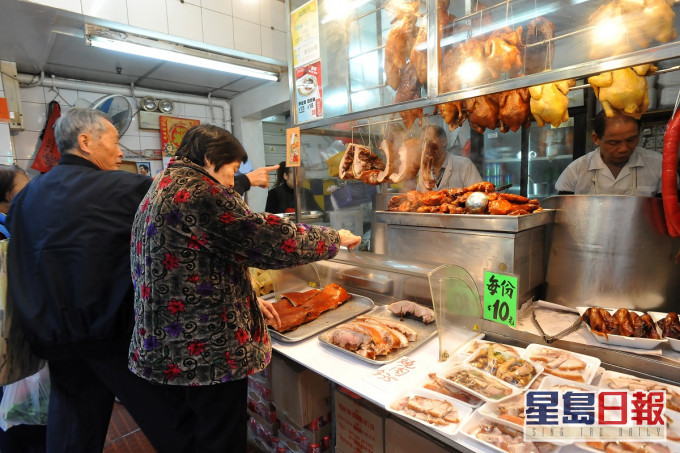 網民認為長輩辛苦煮飯菜,小朋友不應偷食。示意圖片