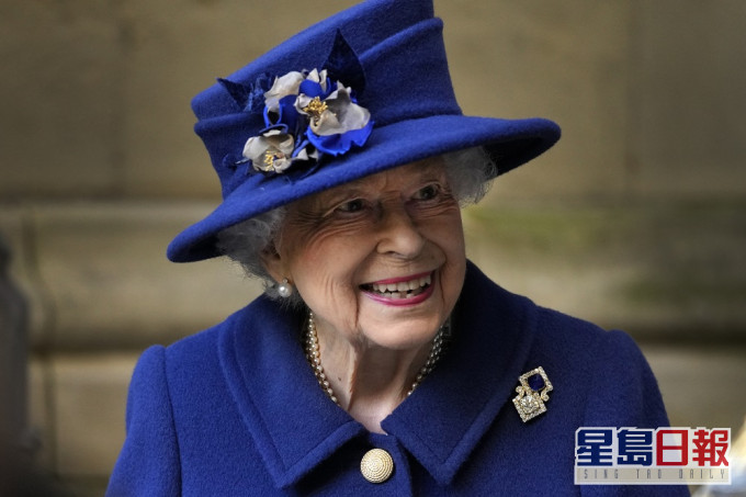 英女皇認為年齡由心態決定，自己心態仍年輕，拒接受「年度老人獎」。AP圖片