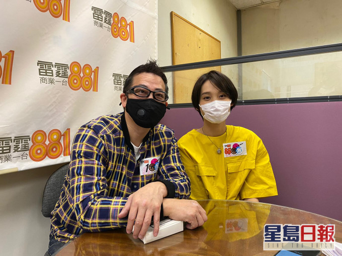 談善言與監製到電台宣傳。