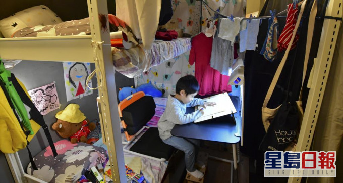 置地公司家基金聯同理大合作研發適合居住劏房學童使用的傢具。 資料圖片