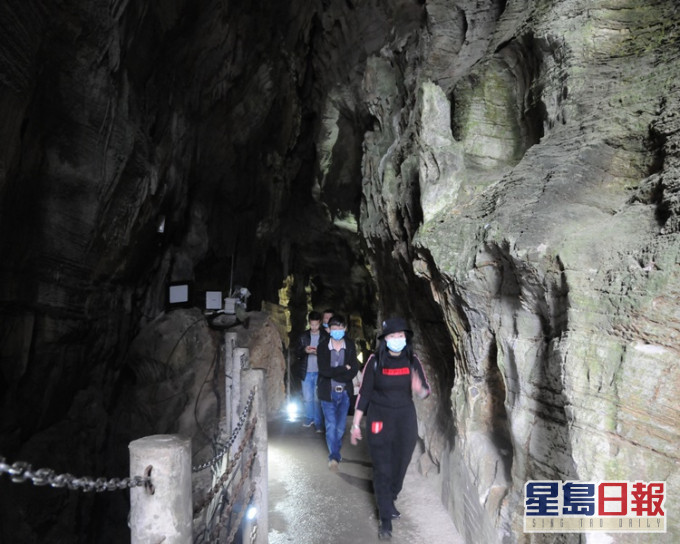 贵州景区实行分时段预约和人数限流措施。新华社