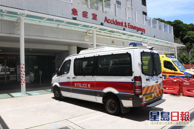 女事主清醒被送往將軍澳醫院治理。資料圖片