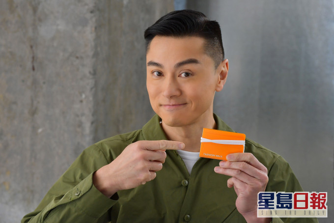 浩然介绍口罩暂存夹使用方法。