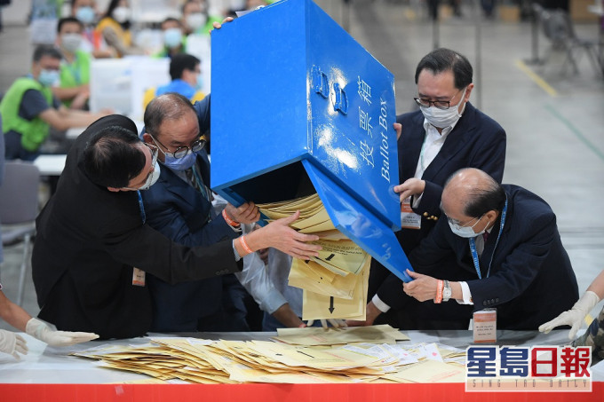 選管會就9月選委會選舉,出現排隊「人龍」及點票時間過長,發表調查報告。資料圖片