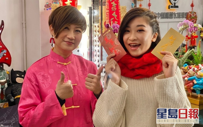 張若希唔使等老師結婚,唐韋琪都給她雙封利是。