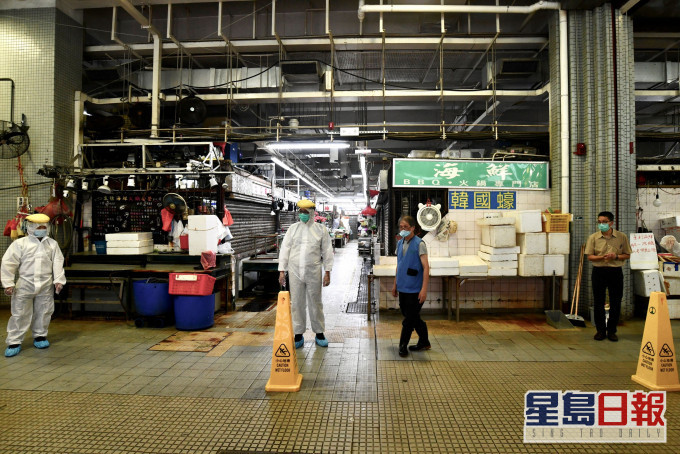 食环署明日将联同街市档户再次进行全面大扫除及彻底清洁消毒。 资料图片