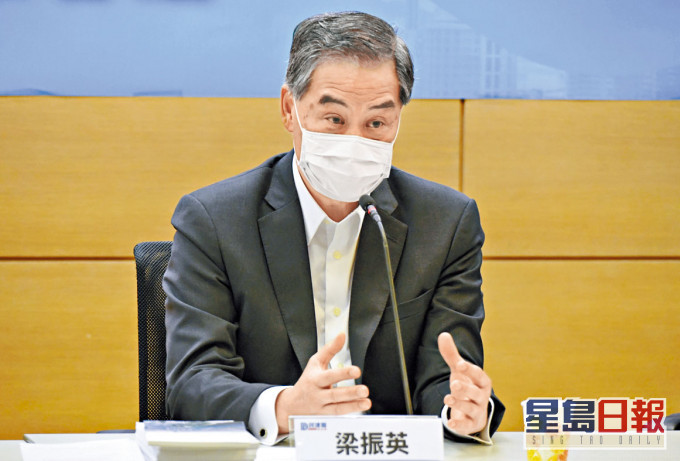 ■美資律師行孖士打表示不再代表港大處理要求移走「國殤之柱」事宜。梁振英(圖)斥將政治凌駕法律專業。