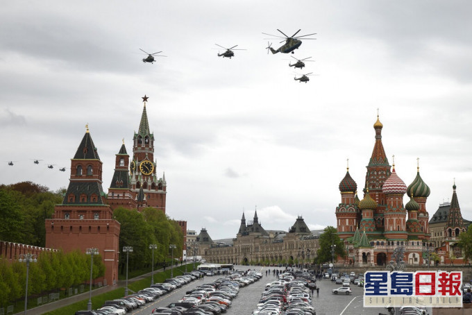克里姆林宮只是安排空軍空中閱兵飛行。AP圖片